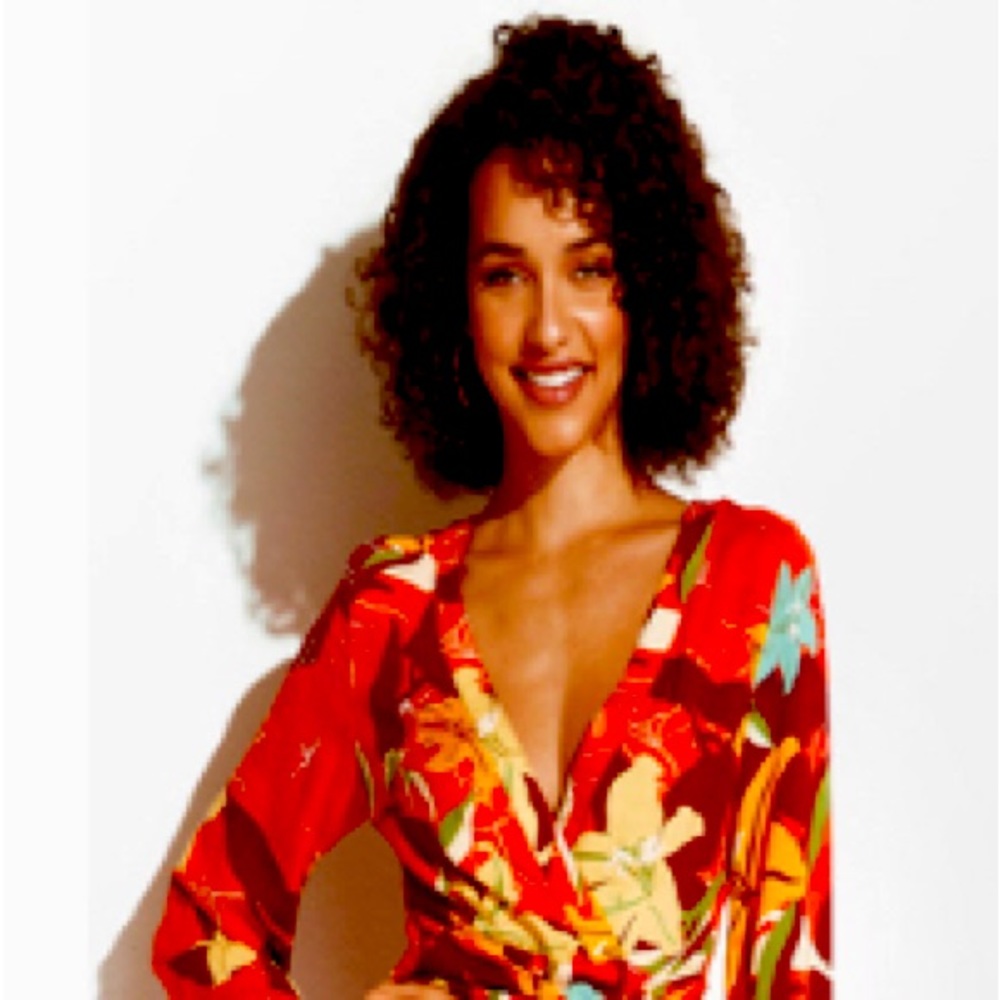 Super cute floral wrap dress by Cupshe.